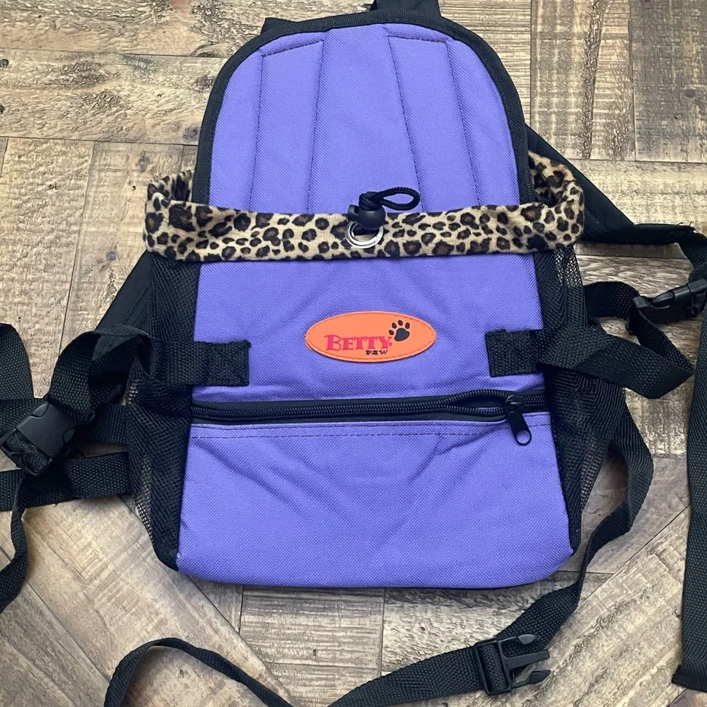 Ritzy Paw Pet Carrier Backpack, also known as the Betty Paw pet carrier.